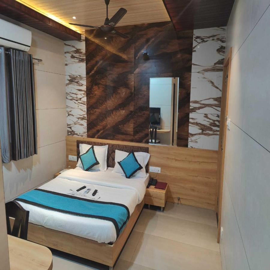 Hotel Prasad Nx Mumbai Kültér fotó